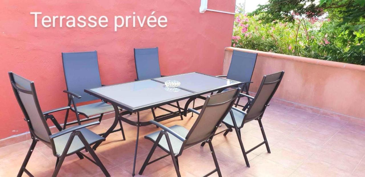 Le Barcares Logement Climatise Pour 6 Personnes, Draps Et Serviettes Non Fournis Air-Conditioned Accommodation For 6 People, Sheets And Towels Not Provided Alojamiento Con Aire Acondicionado Para 6 Personas, Sabanas Y Toallas No Incluidas ภายนอก รูปภาพ